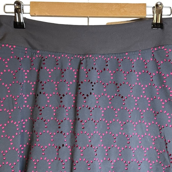 Title Nine Nimblene Illusion Skort Gray Pink Laser Cut TN-150977 Size Small - Picture 2 of 12